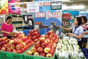 多家超市在年底期間推出物價平抑計劃。