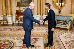 蘇納克在白金漢宮接受英國國王查理斯三世的正式任命。（圖：Getty Images）