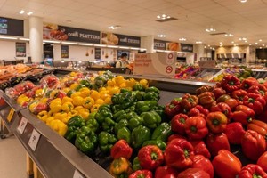 這是10月26日在澳大利亞堪培拉一家超市內拍攝的蔬菜貨架。（圖：新華社）