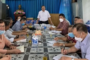 守德市協平福坊第四街區黨支部開會，開展黨支部建設與黨員發展工作。