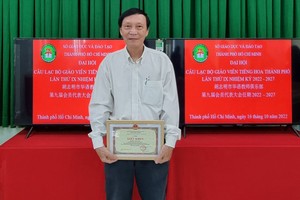 許少宏老師獲市教育培訓廳的獎項。