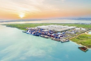 貨物通過長海朱萊港出口。