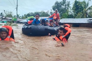 熱帶風暴“尼格”引發的洪水和山體滑坡等災害已造成菲全國156人死亡，農業和基建損失超73億比索。（圖：互聯網）