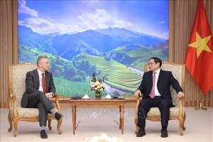 政府總理范明政（右）接見比利時王國駐越南特命全權大使卡爾‧亨德里克‧瑪格麗塔‧范登博什。（圖：越通社）