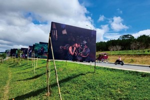 露天的西原文化圖片展。（圖：TTO）