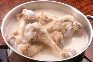 雞、豬、牛，哪種熬大骨湯最好？