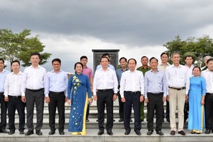 代表團在遺跡區合影。（圖：越勇）