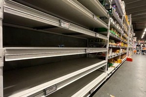 全英國各大超市的消費者最近數週一直抱怨雞蛋短缺。（圖：新華社）