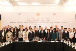 雙方代表合影留念。（圖：越通社）