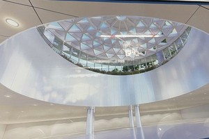 巨型穹頂以蓮花形設計，由玻璃和鋁蜂窩板兩種主要材料交織而成。（圖：四貴）