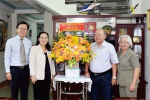 市領導探望及祝賀模範教師