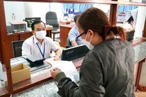 平新郡平興和A坊幹部每天都受理大量卷宗。