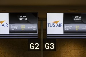 當地時間2022年11月20日，以色列特拉維夫，本·古里安國際機場裡，飛往卡塔爾首都多哈的航班，圖為值機台上的屏幕。（圖：互聯網）