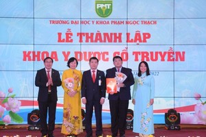 市范玉石醫科大學領導公佈古傳醫藥學系成立《決定》。（圖：PLO）