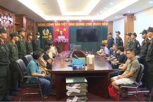 被抓獲的涉案嫌犯。（圖：人民公安報）