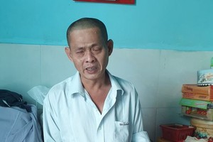 譚偉添雙目已經失明。