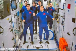 六名太空人“天宮”會師。（圖：中國載人航天工程辦公室）