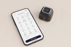 監聽器（右）可透過手機應用程式（左） 發出通知。（圖：互聯網）