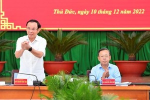 守德市集中完善安置區