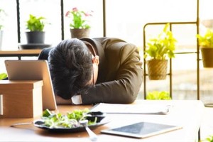 夢到墜落抖一下！醫揭“3族群常發生”