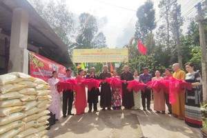 第八郡慈善團赴永隆行善