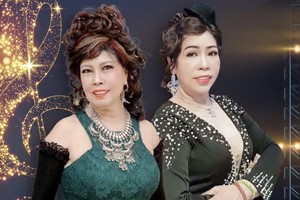 首場歌唱晚會主演嘉賓李麗霞 (左)與梁柳嬋。