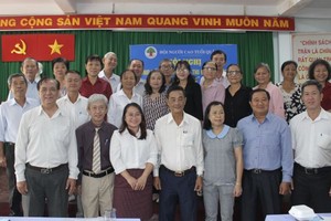 高齡者積極響應“高齡榜樣”愛國競賽運動。