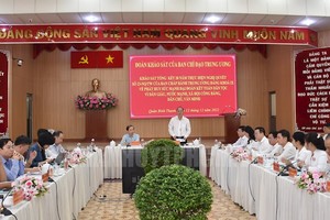 市委副書記阮胡海在會上發表意見。