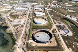 圖為美國德薩斯州弗里波特市的戰略石油儲備庫。（圖：Getty Images）