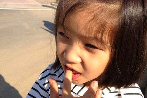 孩子啃指甲「成癮」是缺乏維生素？