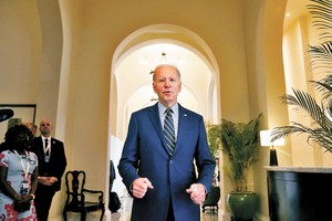 拜登本人仍在權衡是否最終決定競選第二任期。（圖：AP）