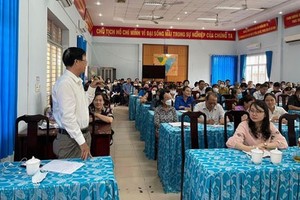 守德市平壽坊人委會召開對話活動以聆聽人民的意見。