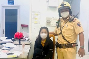 交警及時搶救投河自盡女子