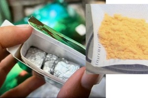 警愓毒品與食品混合在一起