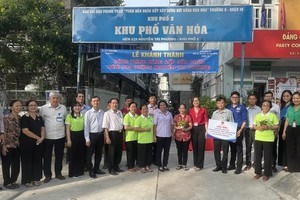 國家與人民配合重修巷道