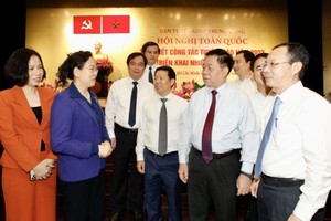 出席會議代表在交流。（圖：勇方）