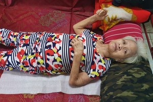 何四妹躺在床上已經兩年時間了。