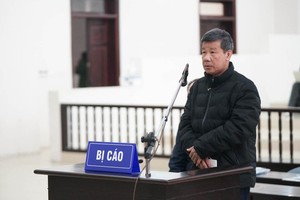 平陽省人委會原主席陳清廉出庭受審。（圖：VTV）