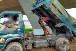 在來軒東坊一起偷倒建築廢碎料垃圾事件被記錄。