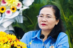 市人民議會主席阮氏麗在會上發言。（圖：市黨部新聞網）