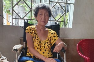 梁美珍的生活不能自理。