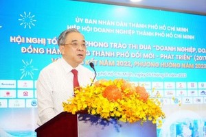 市企业协会党团书记廉主席阮玉和在会议上发言。（图：煌阮）