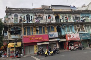 第五郡动员陈兴道街440号危楼的住户儘早搬迁。