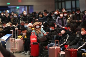 1月7日，北京西站候车室，旅客等候高铁列车。（图：中国日报）