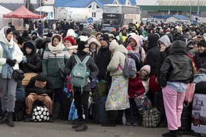 数十万乌克兰人在邻国波兰寻求安全。（图：UNHCR）