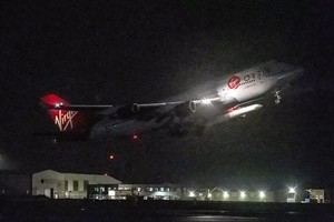 美国维珍轨道公司用于发射英国火箭的飞机。（图：视频截图）