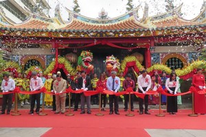 市、郡领导以及诸位贵宾参加福建二府会馆重修落成典礼。