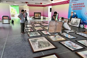 华人书画家为第五郡春花灯会作准备