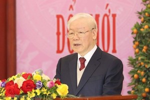 党中央总书记阮富仲向历届党和国家领导人致新春祝福