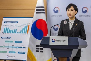 1月31日，韩国国民权益委员会委员长全贤姬在政府大楼就“2022年清廉指数”举行说明会。（图：韩联社）